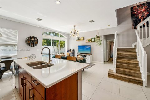 House in Pembroke Pines, Florida 4 bedrooms, 200.11 sq.m. № 1785828 - photo 16