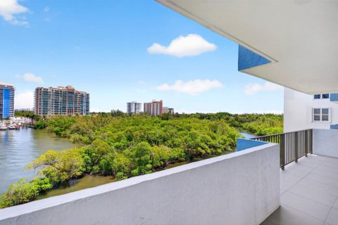 Condominio en venta en Fort Lauderdale, Florida, 3 dormitorios, 204.38 m2 № 2343733 - foto 19