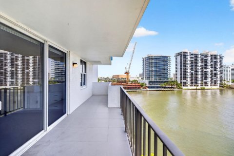Condominio en venta en Fort Lauderdale, Florida, 3 dormitorios, 204.38 m2 № 2343733 - foto 21