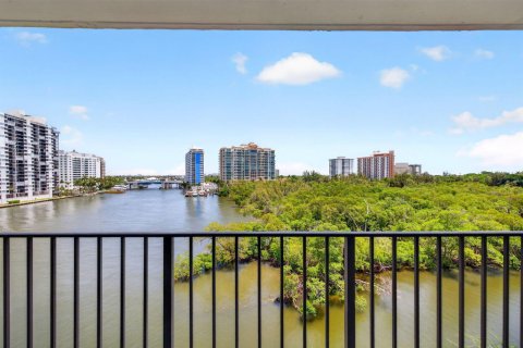 Condominio en venta en Fort Lauderdale, Florida, 3 dormitorios, 204.38 m2 № 2343733 - foto 20