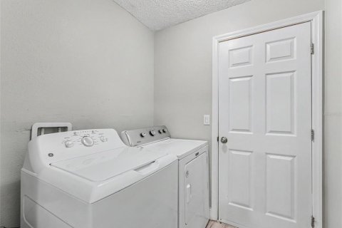 House in Valrico, Florida 3 bedrooms, 191.66 sq.m. № 2218454 - photo 26