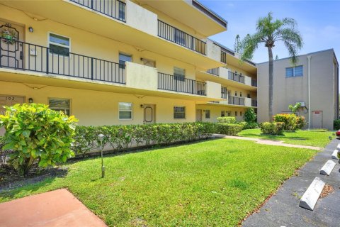 Condo in Hollywood, Florida, 2 bedrooms  № 1864685 - photo 3