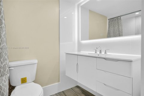 Condo in Hollywood, Florida, 2 bedrooms  № 1864685 - photo 14