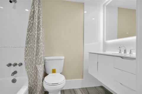 Condo in Hollywood, Florida, 2 bedrooms  № 1864685 - photo 13