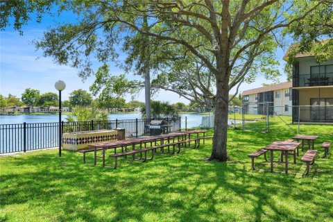 Condo in Hollywood, Florida, 2 bedrooms  № 1864685 - photo 21