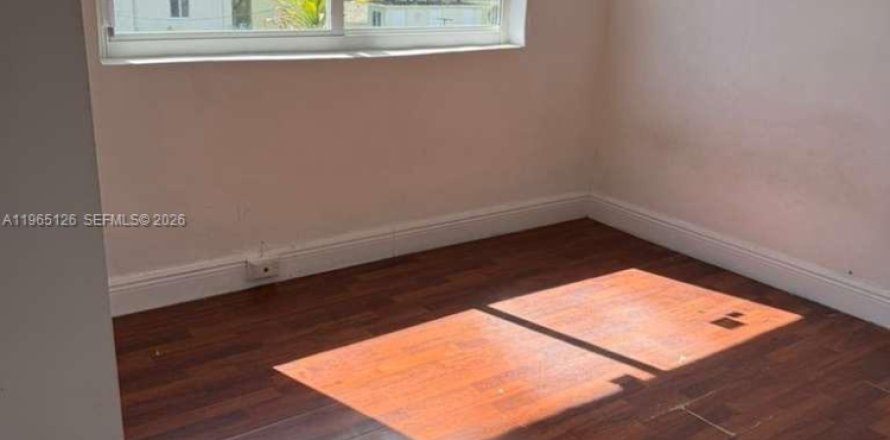 Apartamento en Miami Springs, Florida 2 dormitorios № 2026472