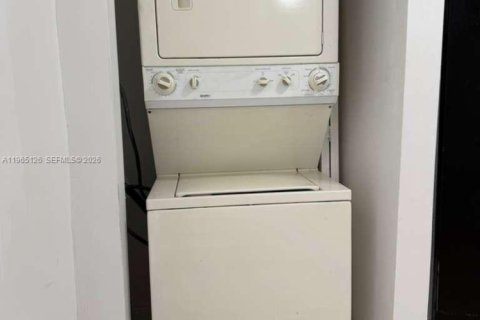 Apartamento en alquiler en Miami Springs, Florida, 2 dormitorios № 2026472 - foto 8