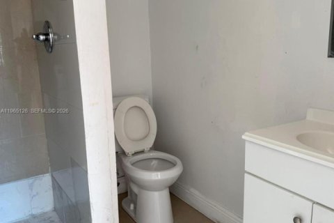 Apartamento en alquiler en Miami Springs, Florida, 2 dormitorios № 2026472 - foto 9