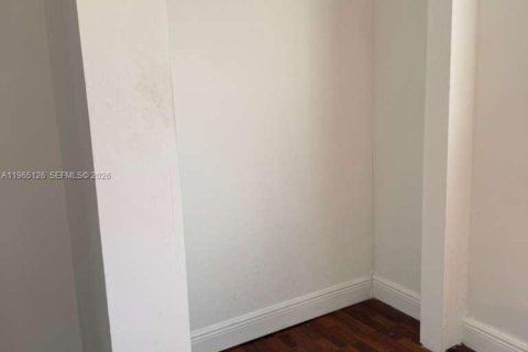 Apartamento en alquiler en Miami Springs, Florida, 2 dormitorios № 2026472 - foto 6