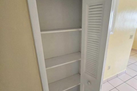 Condo in North Miami, Florida, 2 bedrooms № 2083393 - photo 7