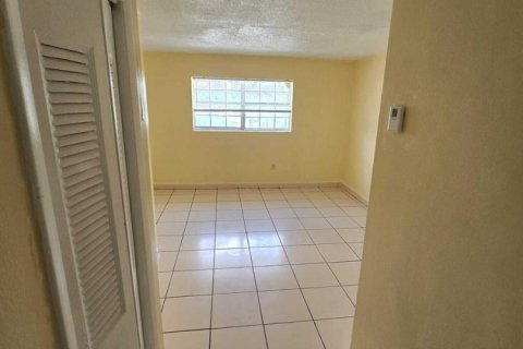 Condo in North Miami, Florida, 2 bedrooms № 2083393 - photo 6