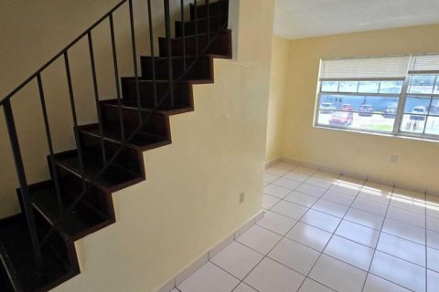 Condo in North Miami, Florida, 2 bedrooms № 2083393 - photo 9