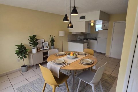 Condo in North Miami, Florida, 2 bedrooms № 2083393 - photo 2