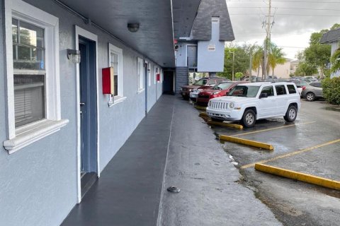 Condo in North Miami, Florida, 2 bedrooms № 2083393 - photo 13