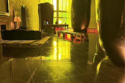 Кондоминиум с 2 спальнями в Майами, Флорида № 2041274