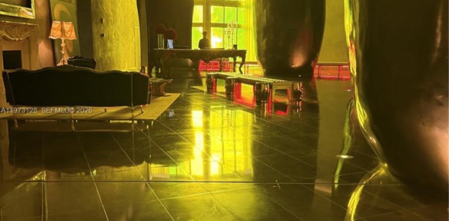 Кондоминиум с 2 спальнями в Майами, Флорида № 2041274