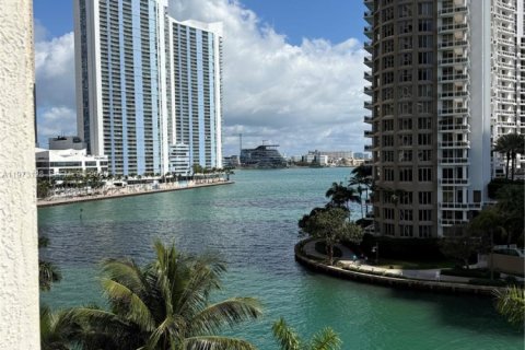 Снять в аренду кондоминиум в Майами, Флорида 2 спальни, 123.1м2, № 2041274 - фото 9