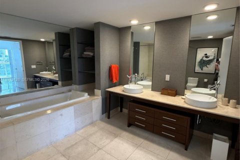 Снять в аренду кондоминиум в Майами, Флорида 2 спальни, 123.1м2, № 2041274 - фото 25