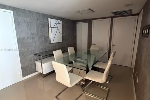 Снять в аренду кондоминиум в Майами, Флорида 2 спальни, 123.1м2, № 2041274 - фото 18