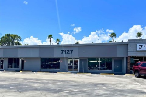 Propiedad comercial en New Port Richey, Florida 427.35 m2 № 2302963
