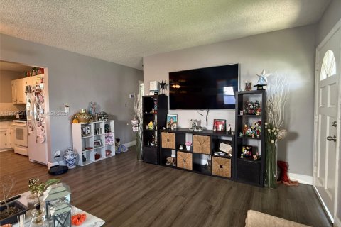 Купить виллу или дом в Тамарак, Флорида 2 спальни, 95.13м2, № 1979591 - фото 8