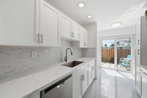 Touwnhouse à Sunrise, Floride 2 chambres, 110.18 m2 № 2270382