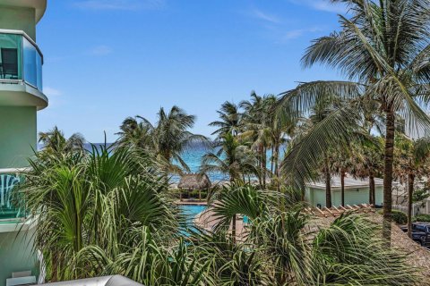Condo in Hollywood, Florida, 1 bedroom № 2189481 - photo 13
