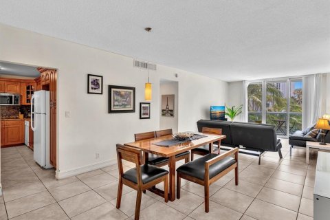 Condo in Hollywood, Florida, 1 bedroom № 2189481 - photo 5