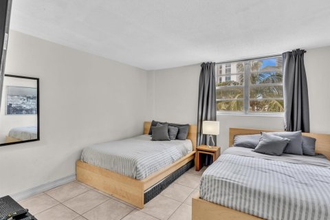 Condo in Hollywood, Florida, 1 bedroom № 2189481 - photo 20