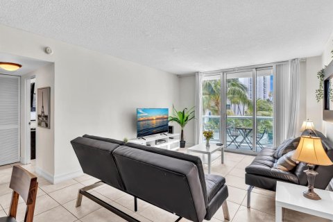Condo in Hollywood, Florida, 1 bedroom № 2189481 - photo 7