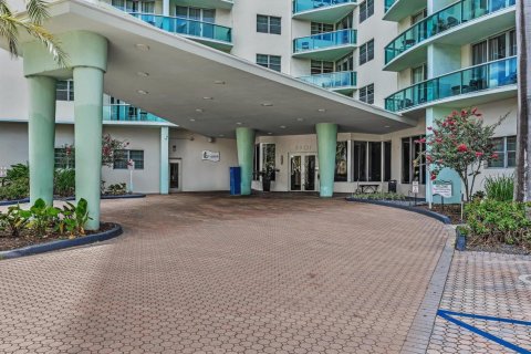 Condo in Hollywood, Florida, 1 bedroom № 2189481 - photo 27