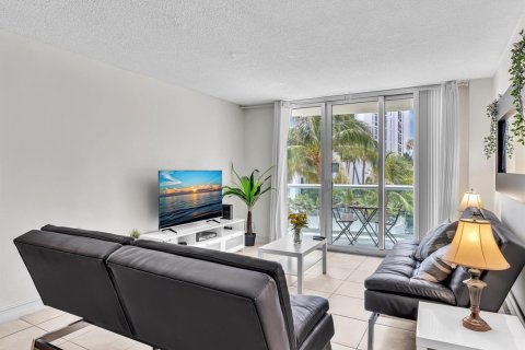 Condo in Hollywood, Florida, 1 bedroom № 2189481 - photo 8