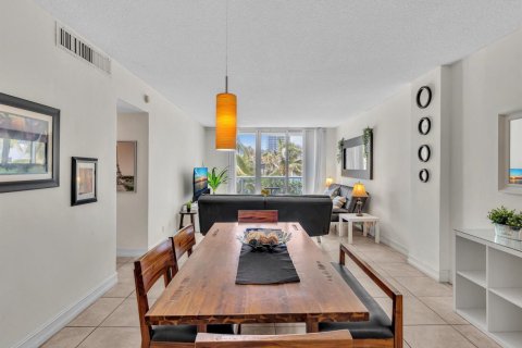 Condo in Hollywood, Florida, 1 bedroom № 2189481 - photo 6