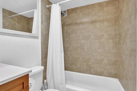 Condo in Hollywood, Florida, 1 bedroom № 2189481 - photo 25