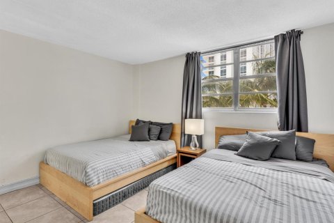 Condo in Hollywood, Florida, 1 bedroom № 2189481 - photo 22