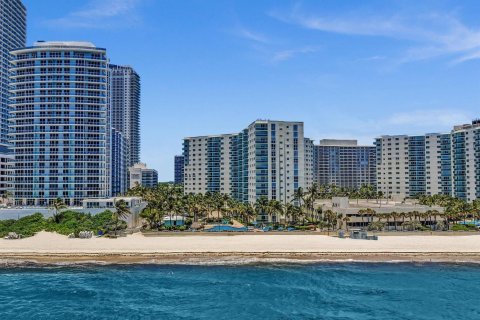 Condo in Hollywood, Florida, 1 bedroom № 2189481