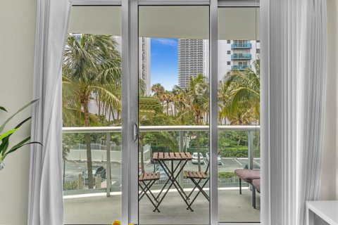 Condo in Hollywood, Florida, 1 bedroom № 2189481 - photo 10