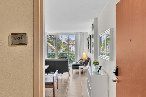 Condo in Hollywood, Florida, 1 bedroom № 2189481 - photo 4