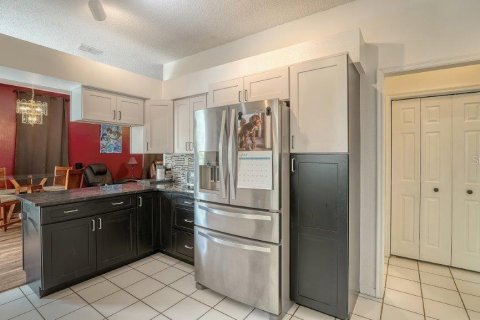 House in Sarasota, Florida 4 bedrooms, 201.41 sq.m. № 1849401 - photo 14