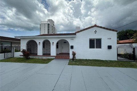 House in Miami, Florida 3 bedrooms, 245.63 sq.m. № 2002911