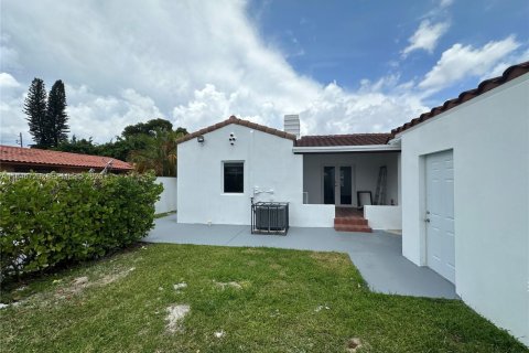 House in Miami, Florida 3 bedrooms, 245.63 sq.m. № 2002911 - photo 7