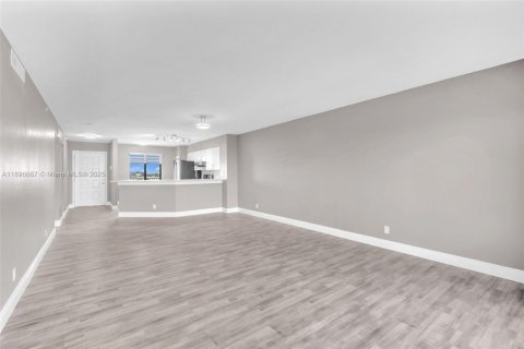 Condominio en venta en Pompano Beach, Florida, 2 dormitorios, 107.77 m2 № 1948350 - foto 15