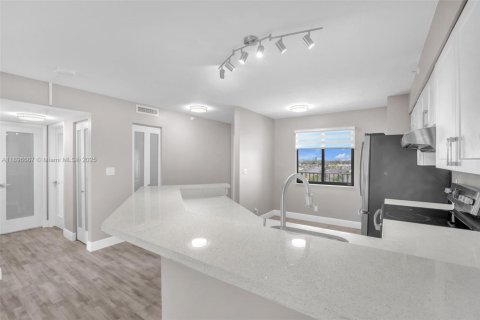 Condominio en venta en Pompano Beach, Florida, 2 dormitorios, 107.77 m2 № 1948350 - foto 10