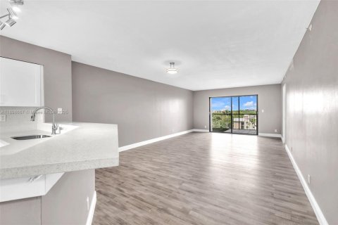Condominio en venta en Pompano Beach, Florida, 2 dormitorios, 107.77 m2 № 1948350 - foto 8