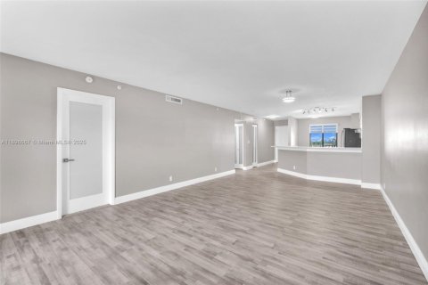 Condominio en venta en Pompano Beach, Florida, 2 dormitorios, 107.77 m2 № 1948350 - foto 13