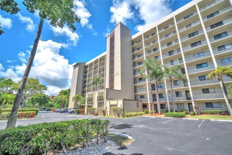 Condominio en venta en Pompano Beach, Florida, 2 dormitorios, 107.77 m2 № 1948350 - foto 1