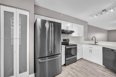 Condominio en venta en Pompano Beach, Florida, 2 dormitorios, 107.77 m2 № 1948350 - foto 4