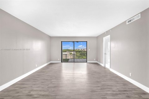 Condominio en venta en Pompano Beach, Florida, 2 dormitorios, 107.77 m2 № 1948350 - foto 11