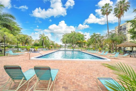Condominio en venta en Pompano Beach, Florida, 2 dormitorios, 107.77 m2 № 1948350 - foto 27