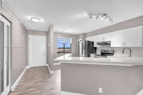 Condominio en venta en Pompano Beach, Florida, 2 dormitorios, 107.77 m2 № 1948350 - foto 2